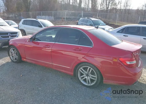 2014 Mercedes-Benz C 300 Sport 4Matic z USA, uszkodzony, nr VIN WDDGF8AB5EA932701